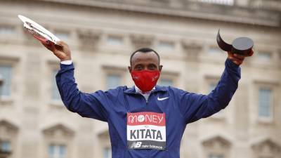 Китата выиграл Лондонский марафон, Кипчоге финишировал восьмым
