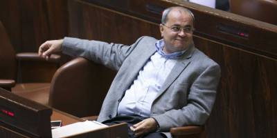 Депутат Ахмед Тиби в приступе гнева и ярости