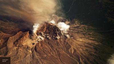 Спасатели Камчатки попросили людей не подниматься на вулкан Безымянный