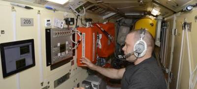 "Вечером мы уже будем пить": космонавты переработают мочу в питьевую воду