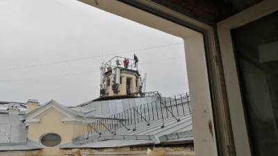 Любителей крыш Петербурга выпроводили сотрудники МЧС и МВД