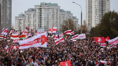 В Минске облили из водомета силовиков, разгоняющих акцию протеста (ВИДЕО)