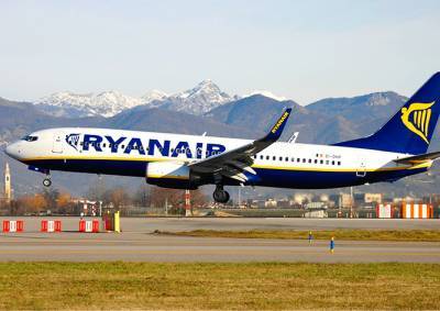 Пассажир Ryanair снял на видео пугающую посадку самолета