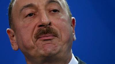 Алиев потребовал от Макрона извинений