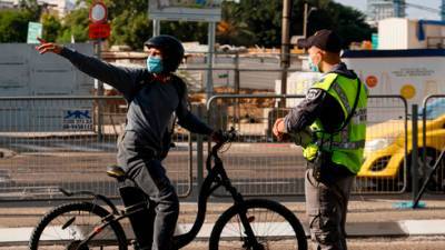 В Ришон ле-Ционе принимают доносы на людей без масок по специальному телефону