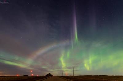 Лунная радуга и северное сияние: над Канадой наблюдалось редкое небесное "шоу"