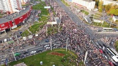 Фото дня: Белорусы не сдаются — в Минске прошел многотысячный «Марш освобождения» (ФОТО)