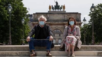 Париж объявлен зоной максимальной опасности распространения коронавируса