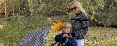 Рудковская гуляет с новорожденным сыном в коляске Dior за 500 тысяч рублей