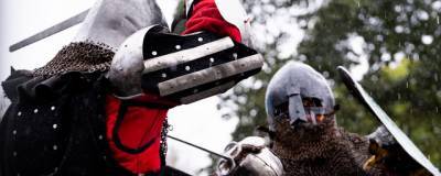 Средневековые рыцари устроили турнир в центре Южно-Сахалинска