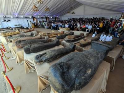 В Египте провели выставку с 59 саркофагами, которым более 2500 лет