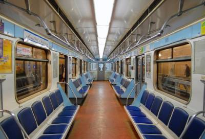 В петербургском метро извращенец напугал школьницу