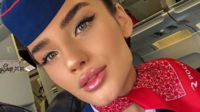 «Беременность украшает»: самая красивая стюардесса России показала пикантные фото
