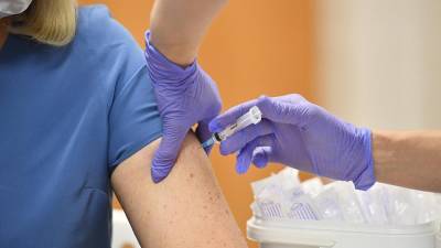 Почти четверть россиян готовы сделать прививку от COVID-19