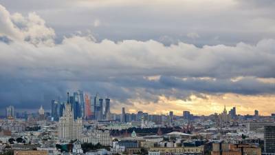 Облачная с прояснениями погода установится в Москве в понедельник