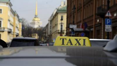 В центре Петербурга таксист избил свою пассажирку