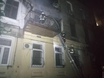 В Одессе в результате пожара в жилом доме пострадала девушка