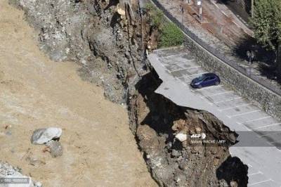 Потоки воды сносят дома и убивают людей: на Францию обрушилось наводнение (ВИДЕО)
