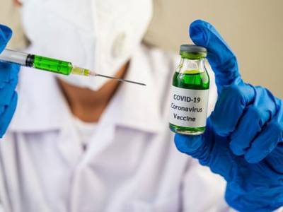 Вакцину от коронавируса получит меньше половины жителей Великобритании