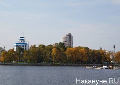 На реке Исеть в Екатеринбурге заметили очередное "нефтяное пятно"