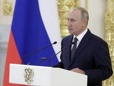 Путин поздравил учителей с профессиональным праздником