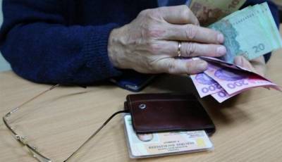 Дыра в Пенсионном фонде: украинцам стоит приготовиться к перебоям с выплатами