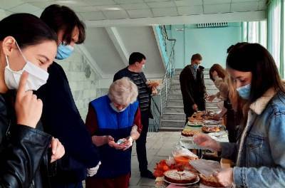 Благотворительную ярмарку для пожилых липчан провели студенты