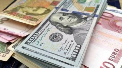 НБУ втрое уменьшил продажу валюты на межбанке