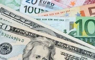 Какие курсы доллара и евро установили банки в начале рабочей недели