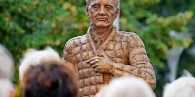 «Немецкий Акакий Акакиевич»: Памятник Горбачёву в ФРГ высмеяли в соцсетях