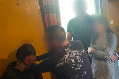 СУ СК: в Абинске мужчина задушил отца за плохое отношение к его матери