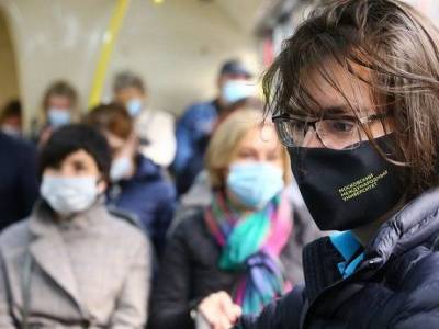 Петербуржцы запросили статистику заболеваний, вызванных кислородным голоданием в медицинской маске