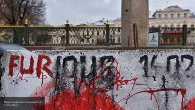 Власти Петербурга будут бороться с рисунками и граффити на зданиях города