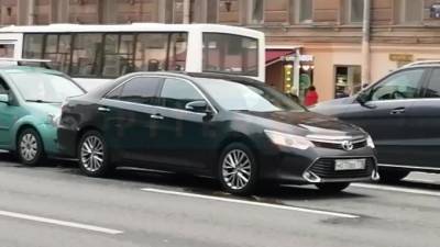 Toyota Camry - Ford - Автомобиль Смольного попал в ДТП на Невском проспекте - piter.tv