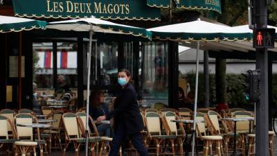 В Париже ужесточают меры по борьбе с коронавирусом