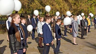 Во время линейки в Псковской области 13 школьников потеряли сознание