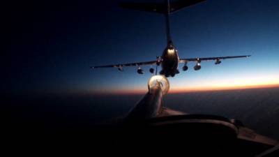 Ночная дозаправка Ту-95МС в воздухе — видео