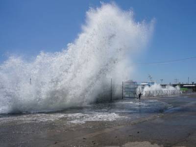 В течение суток в Азовском море ожидаются полутораметровые волны