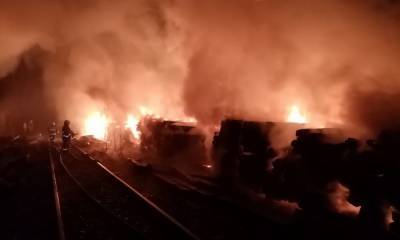 Вагоны загорелись в Карелии: пожарные четыре часа боролись с огнем
