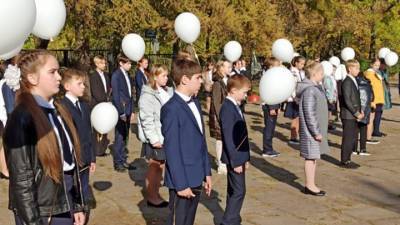 В Псковской области во время линейки 13 школьников потеряли сознание
