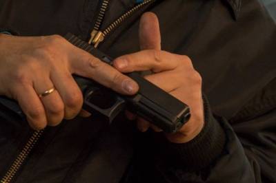 Врач, угрожавший травматическим пистолетом в магазине в Петербурге, уволен