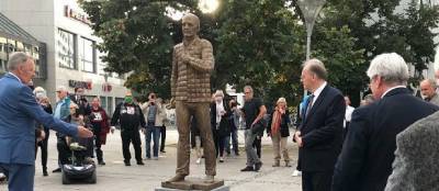 Германия поставила памятник Горбачёву в честь 30-летия объединения страны