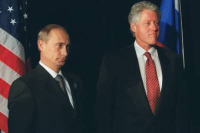 В ловушке между плохими и худшими вариантами: СМИ обнародовали стенограмму переговоров Путина и Клинтона о "Курске"
