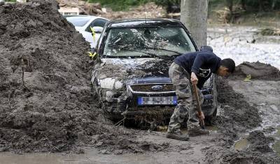 На юге Франции и в Италии наводнение разрушило дома и дороги, погибли люди