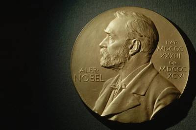 «Значимая цивилизационная победа»: в Госдуме оценили присуждение Нобелевки по медицине