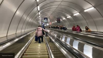 Избиение кашляющей пассажирки московского метро попало на видео