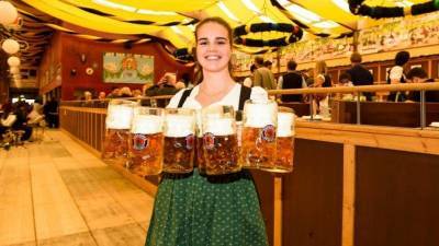 Сколько зарабатывает официант в Германии?