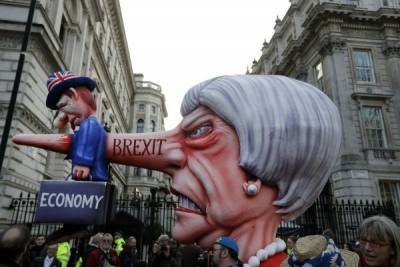 «Длинные тени на будущий рост»: британскую экономику ждёт двойной удар