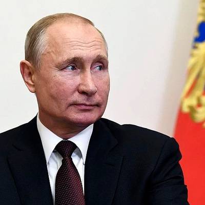 Путин похвалил российских учителей за успешную работу в период самоизоляции