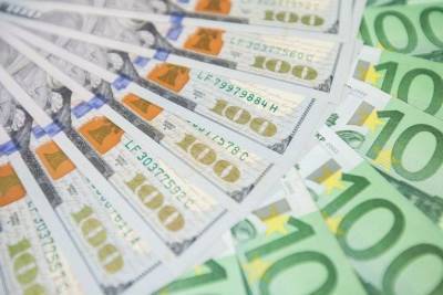 Евро подорожал на 19 копеек к закрытию межбанка